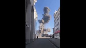 VIDEO Clădirea administrației regionale din orașul recent eliberat Herson, lovită de o rachetă rusească / Mai multe rachete au fost trase asupra pieței centrale a orașului