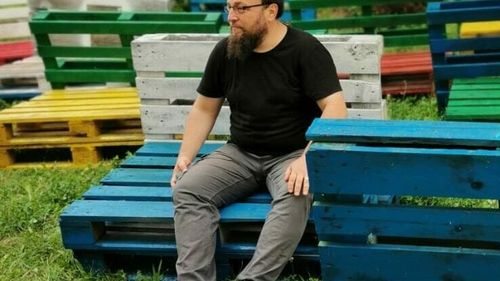 INTERVIU Cine este și cum conduce școala directorul care organizează întâlnirea tuturor celor 3.300 de absolvenți și profesori din istoria de 60 de ani a școlii? Romulus Simion: Apelăm permanent la părinți pentru că vor să ajute, dar și pentru că avem nevoie de ei