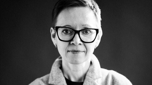 Scriitoarea rusă Guzel Iahina: În cercul meu de apropiați  nu există nici măcar o singură persoană care să susțină acest război. Rețelele sociale sunt pline de furie și de rugăminți, apeluri și somații de a se opri acțiunile militare