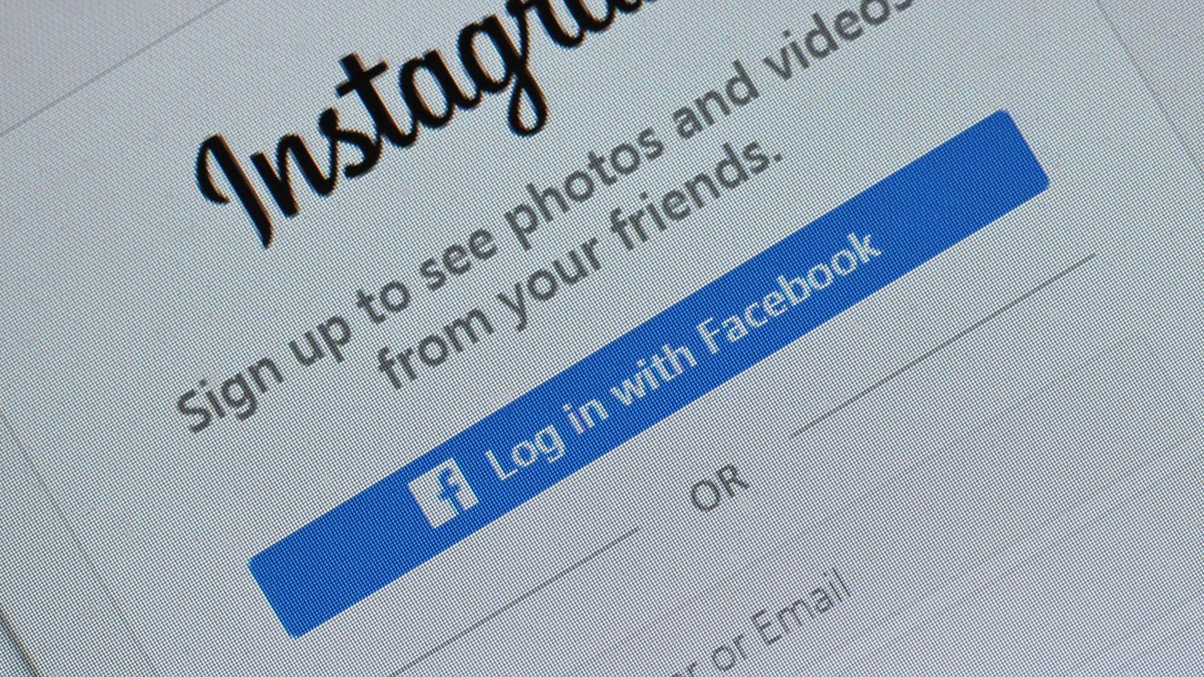 Instagram ascunde rezultatele căutării pentru termenul „democrați”