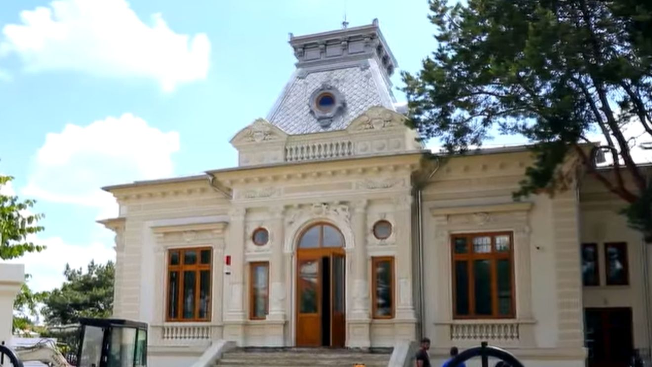 Casa Alaci din Focșani, monument istoric şi sediul Secţiei de istorie şi arheologie a Muzeului Vrancei. în pericol de a fi retrocedată moştenitorilor după ce a fost restaurată şi modernizată cu peste 6 milioane de euro