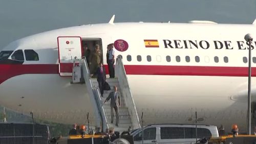 Regele Spaniei a ajuns în România / A aterizat la Sibiu, iar marți merge împreună cu președintele Nicuşor Dan în poligonul de la Cincu