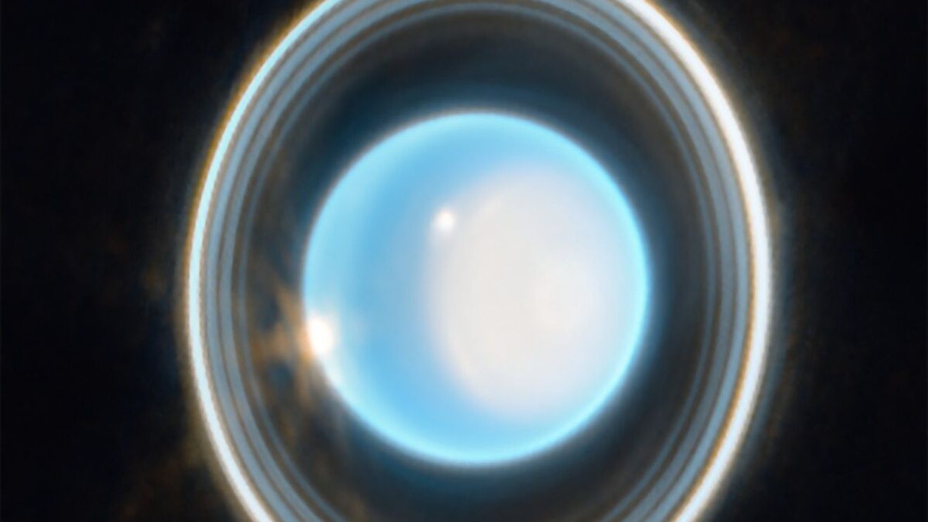 Telescopul spațial James Webb a surprins o nouă imagine a „gigantului de gheață” Uranus, cu aproape toate cele 13 inele ale sale