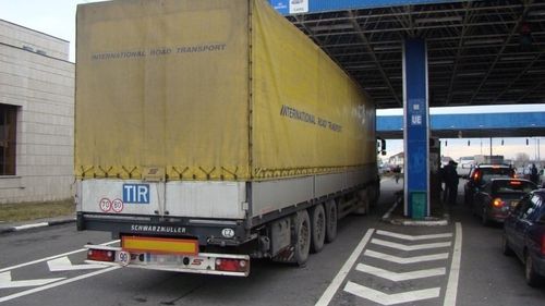 Peste 51 de tone de deşeuri de la societăţi din Ungaria şi Germania, oprite la punctele de trecere a frontierei de la Borș