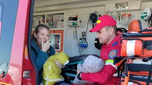 O ucraineană și cei doi copii ai ei născuți prematur la Odessa vor fi internați la Spitalul de Urgență din Bârlad