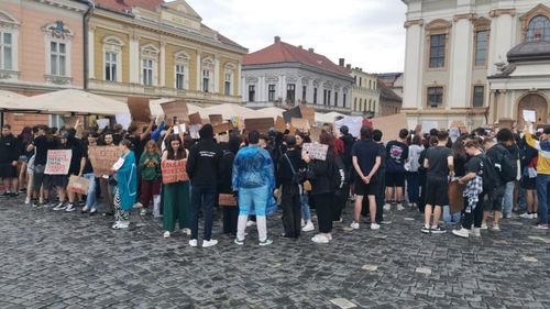 Ministrul Pîslaru: Alocăm 60 de milioane euro pentru bursele sociale a 40.000 de studenţi din România