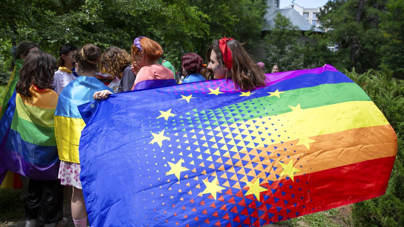 Partidul lui Viktor Orban propune modificarea Constituției Ungariei. Sunt luate în vizor comunitatea LGBT și persoanele cu dublă cetăţenie