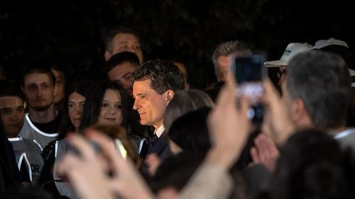 LIVE Nicușor Dan își proclamă victoria: „Voi face tot ce ține de mine pentru statul să slujească cetățenii” / Și George Simion revendică o ”victorie clară”, deși exit-poll-ul arată o diferență de 10% în defavoarea lui