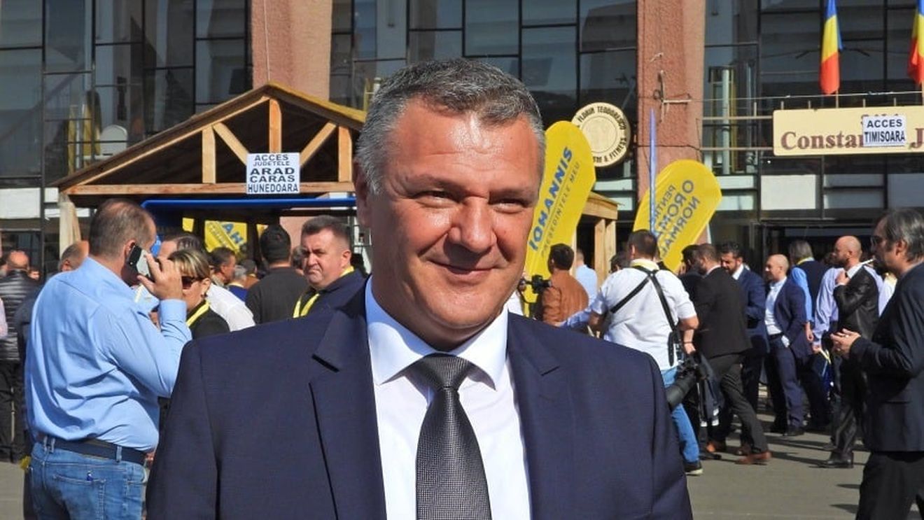 Fiica primarului din Deva, depistată pozitiv cu coronavirus. Ea a fost dusă la spital, la Timişoara