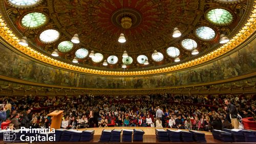 Cazul bizar al celor 90 de elevi pe care Primăria București i-a "etalat" la Gala șefilor de promoție, dar care nu și-au primit premiile promise de peste jumătate de an