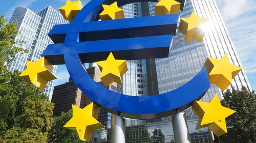 Italia cere Băncii Centrale Europene să „slăbească” moneda euro pentru a stimula exporturile, după ce instituția financiară europeană a menținut dobânda de referință la 2%
