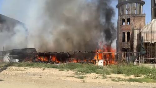 Garda de Mediu: În urma incendiului din Portul Constanţa au fost degajate în atmosferă emisii poluante/ Au ars şi 500 de kilograme de substanţe periculoase/ Societatea a fost amendată cu 15.000 de lei