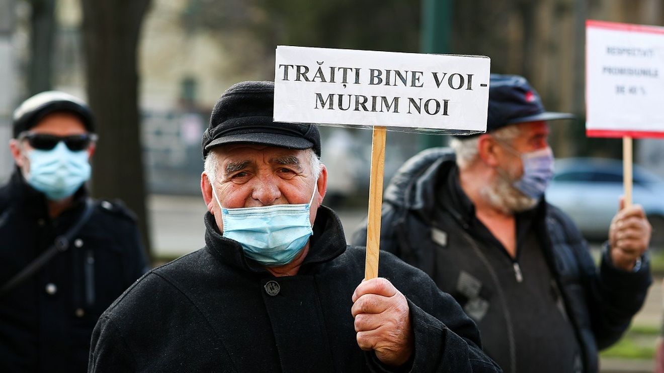 Protest al pensionarilor în faţa Ministerului Muncii şi la sediul Guvernului