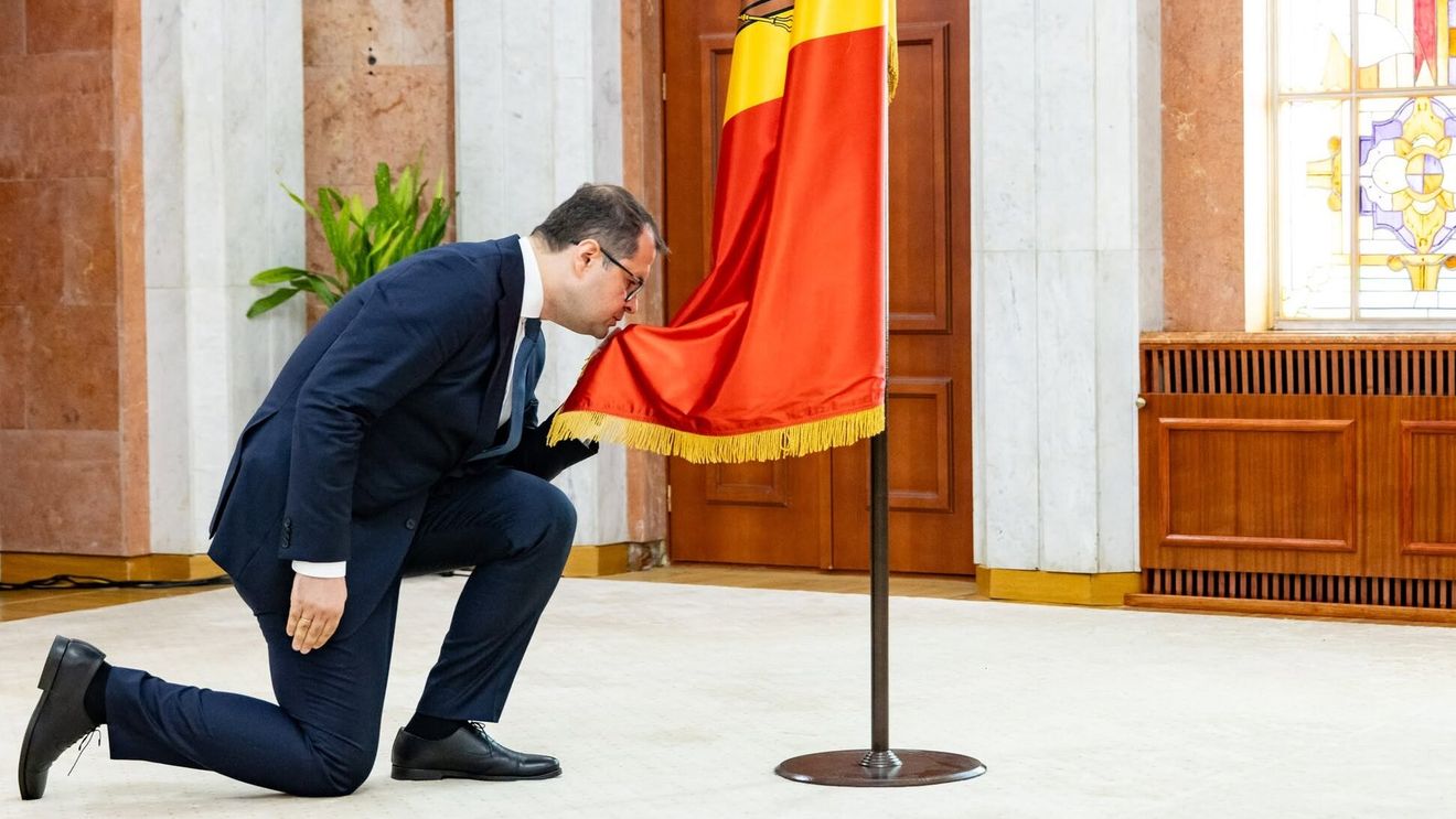 Noul premier moldovean anunță că va combate ”salariile nesimțite” ale bugetarilor și promite o nouă lege a salarizării, după scandalul verișoarei Maiei Sandu