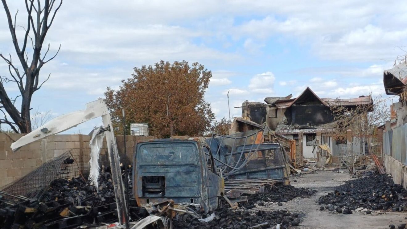 Containere de locuit, puse la dispoziţia unor familii din Crevedia care au casele distruse sau afectate de exploziile de la depozitul GPL