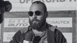 Pilotul de off road Andrei Piedemonte a decedat în urma unui accident rutier petrecut în Suceava / Mașina sa a fost lovită din față de un alt vehicul care a intrat pe contrasens / Un concurs a fost anulat