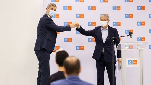 Liderii USR-PLUS, mesaje de Anul Nou. Barna: A început o campanie de vaccinare pe care vă încurajez să o susțineți/ Cioloș: Înțelepciunea unei societăți se vede atunci când are capacitatea de a împărtăși binele