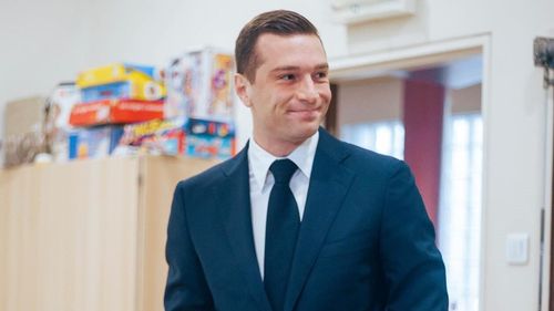 Jordan Bardella își anulează discursul la reuniunea conservatorilor americani după salutul nazist al lui Steve Bannon
