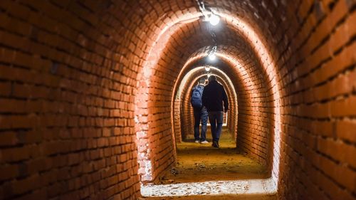 VIDEO Prin "catacombele Sibiului": Muzeul Astra deschide anul acesta o serie de tuneluri construite în interiorul Bastionului Soldisch (Reportaj Turnul Sfatului)