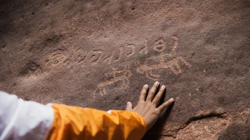 O parte din alfabetul unei civilizații antice misterioase a fost descoperită din întâmplare, datorită unor postări pe social media