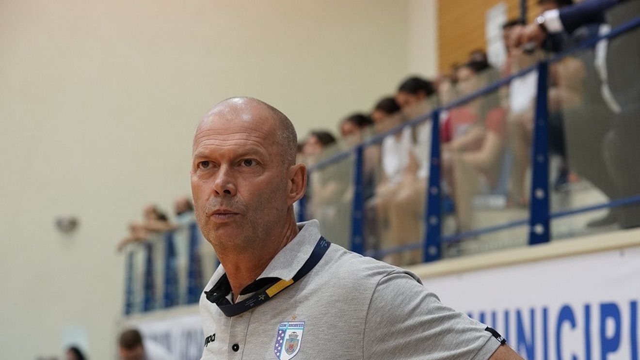Suedezul Tomas Ryde nu mai este, începând de azi, antrenorul echipei de handbal feminin a României, după evoluția slabă de la Campionatul Mondial