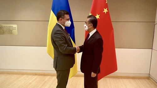 China „reafirmă respectul pentru integritatea teritorială a Ucrainei”, spune Kuleba, după o întâlnire cu șeful diplomației chineze