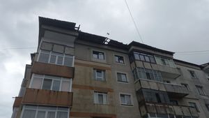 Un tânăr de 19 ani din Hunedoara şi-a aruncat pe geam concubina de 18 ani în urma unui conflict/ Victima, transportată la spital