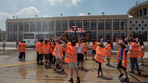GALERIE FOTO Zeci de elevi au vizitat aeroportul Băneasa, după reluarea programului Airport Visit Tour, oprit de pandemie