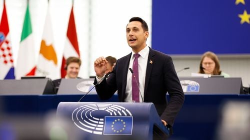 Europarlamentarul Vlad Gheorghe a sesizat Comisia Europeană după ce președintele Iohannis i-a numit pe procurorii Mihaiela Iorga Moraru și Iulian Remus Popa în funcții de conducere la DNA și Parchetul General, în ciuda avizelor negative ale CSM