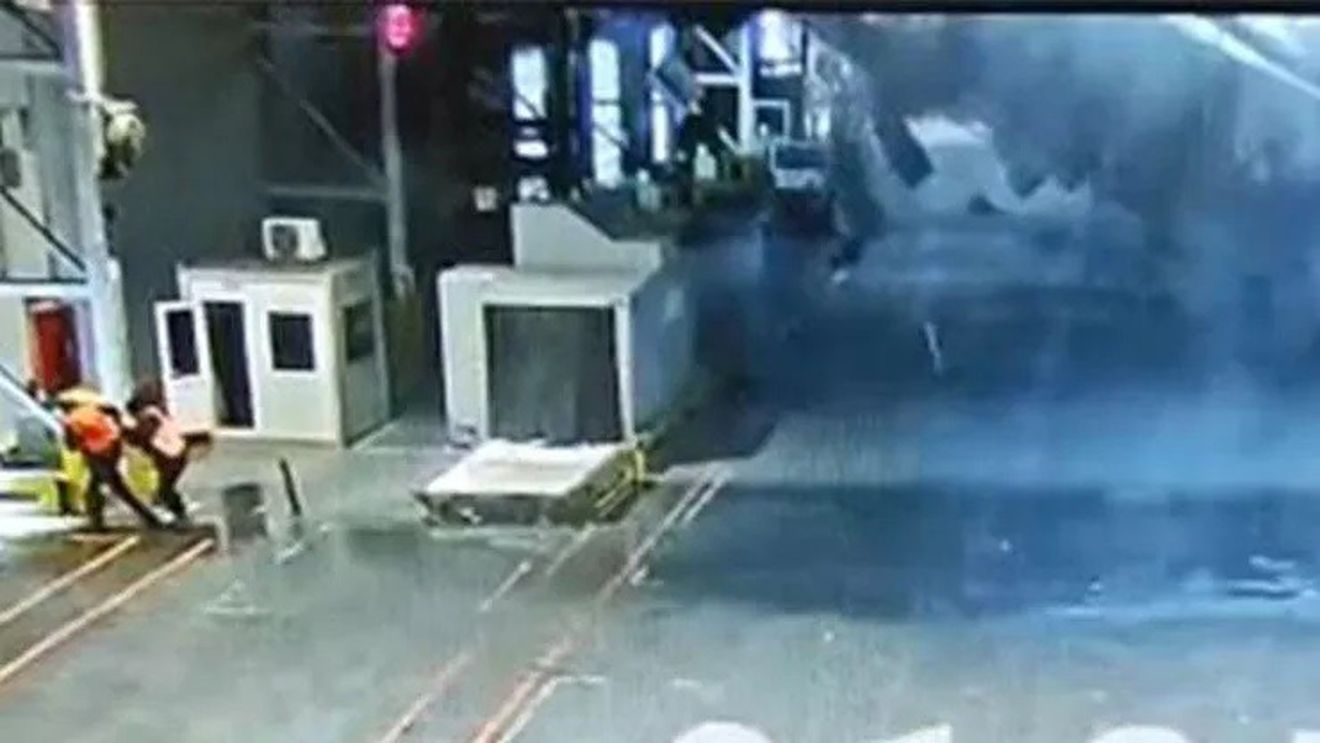 VIDEO Acoperișul din zona cargo a aeroportului din Istanbul s-a prăbușit din cauza zăpezii și furtunii