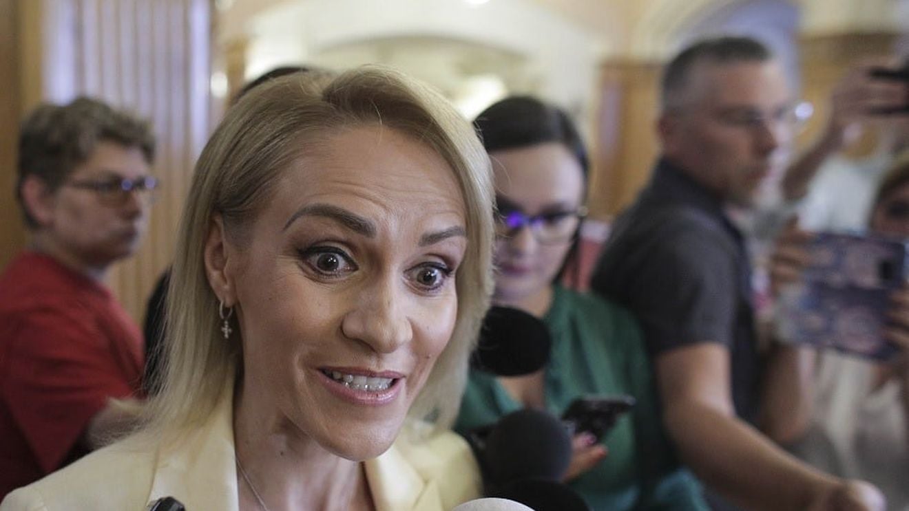 Gabriela Firea, atac la Ciprian Ciucu (PNL): ”Un consilier PNL ridicol şi frustrat a lansat azi acuzaţia că fug de răspundere. Un incompetent şi un chiulangiu care a lipsit la o treime din şedinţele Consiliului General şi ale comisiilor de specialitate”