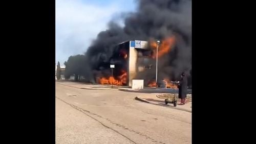 Protestatarii din Franţa au dat foc unui sediu al unei societăţi de asigurare a agricultorilor