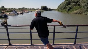 Sătean român din Plauru: "Vreau să spun că nu mă simt în siguranţă aici. Sunt pe malul românesc şi nu mă simt în siguranţă"