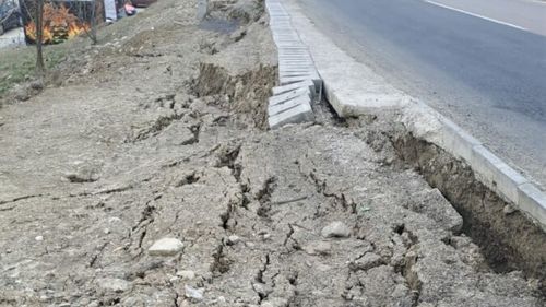 O alunecare de teren s-a produs în Buzău/ Direcția de Drumuri ia în calcul restricționarea vitezei