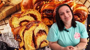 VIDEO | Cozonacii se prepară în Spania doar cu făină adusă de acasă / Agnita Stoica, cofetar în Zaragoza: „Facem rețeta tradițională”