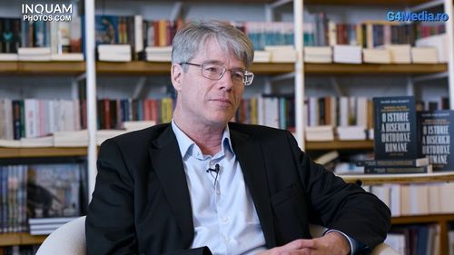 ”Este un moment de cotitură în istoria Bisericii Ortodoxe Române”. Istoricul Oliver Jens Schmitt despre relația bisericii cu AUR și cu Rusia / Influența BOR în stat e la apogeu, dar scade în societate / AUR a fost identificat ca un factor de violență
