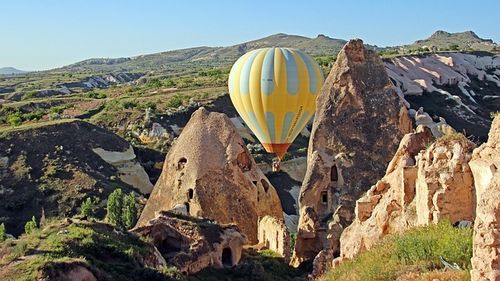 Doi turişti spanioli, morţi, iar alţi trei răniţi într-un accident de balon cu aer cald în regiunea turistică turcă Capadocia/ În balon se aflau 28 de turişti şi doi membri ai echipajului