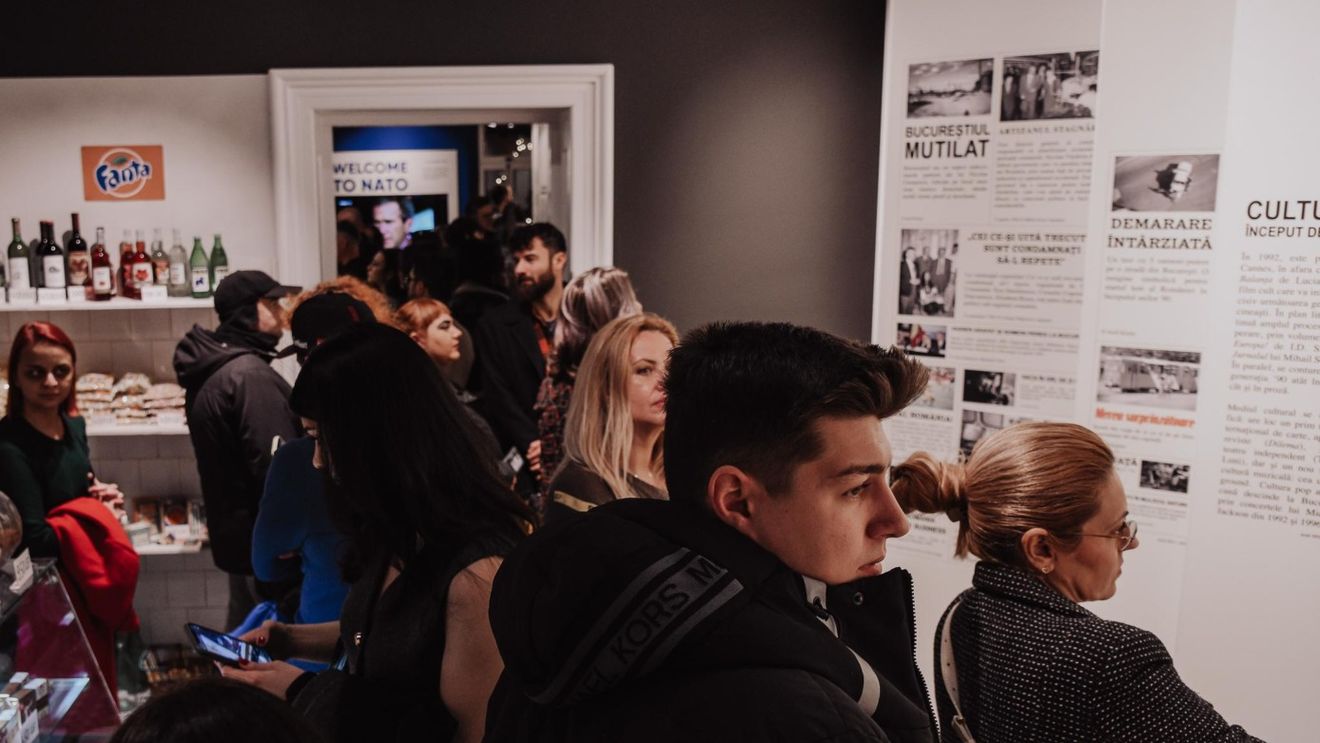 Se redeschide expoziția “Țara din care venim. Primii 35 de ani” cu ocazia celor mai importante alegeri prezidențiale din România