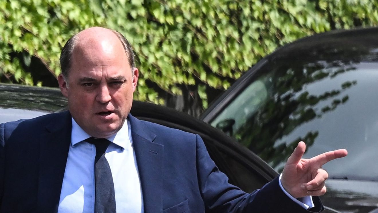 Rusia "pierde încet" războiul (secretarul britanic al Apărării)