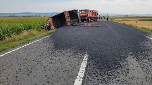 Accident mortal în județul Covasna / A decedat șoferul unui camion încărcat cu asfalt