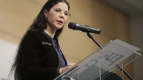 Un cetățean american care spune că a lucrat la CIA susține că Ana Birchall i-ar fi cerut să o sprijine pentru a deveni informatoare CIA / Birchall: ”Totul este un fals”