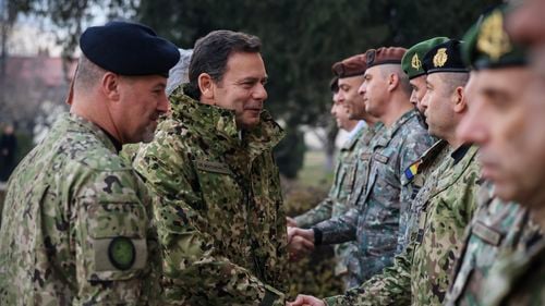 Premierul Portugaliei, în vizită de lucru în România, în Garnizoana Caracal