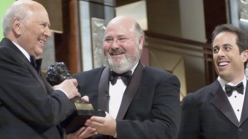 Jerry Seinfeld își amintește cum regizorul Rob Reiner a salvat serialul Seinfeld de la anulare: „Fără el, serialul nostru nu ar fi existat niciodată” / Rob Reiner și soția lui au fost uciși în propria casă, iar fiul lor, Nick, este principalul suspect