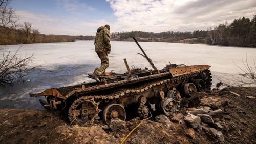 Un ofițer rus a dezertat din armata rusă: ”Eram murdari și obosiți. Oamenii din jurul nostru mureau” / Relatări despre cum s-a ajuns la simbolul Z. ”Ordinul s-a schimbat, desenați litera Z, ca în Zorro”