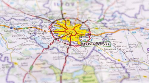 Băsescu: Bucureştiul a fost distrus ca perspectivă şi dezvoltare de Adrian Năstase, când a emis o ordonanţă prin care a spart bugetul Primăriei Capitalei / Bucureştiul nu îşi va reveni până când nu se abrogă acel act normativ / Eu aş ieşi în stradă