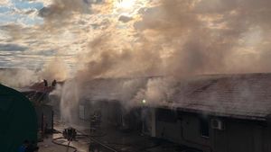 Incendiu în apropierea Capitalei / Arde un depozit de mase plastice din Buftea