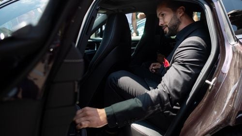 Frații Tate o dau în judecată femeia din Florida care i-a acuzat în cazul de trafic de persoane din România/ Câte despăgubiri cer