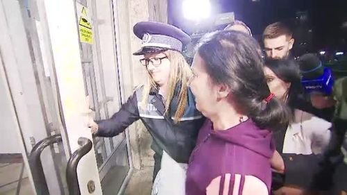 De ce a fost încătuşată Sorina Pintea când a fost dusă la policlinica MAI. SURSE: Nu se încadrează printre excepţiile din regulamentul făcut de Carmen Dan