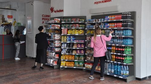 Poșta Română va vinde produse alimentare în oficiile poștale, în urma unui parteneriat cu Auchan