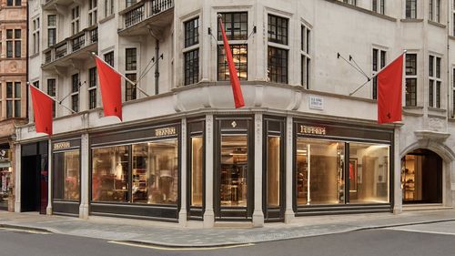 Ferrari deschide un magazin flagship-cheie la Londra, pe Bond Street